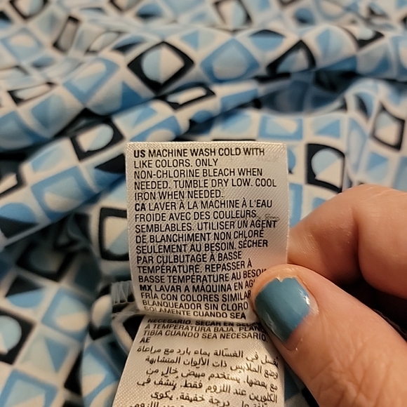 NWT JM Collection V Neck Top Size XXL Button Detail Roll Tab Sleeves Blue Geo - Picture 8 of 11